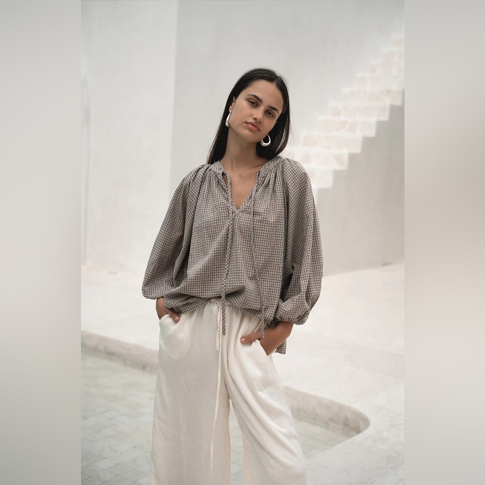 DAUGHTERS OF INDIA Poet Blouse in Taupe Size Large